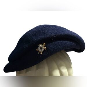 Sandswept Elegant Navy Beret with Seaturtle Pin